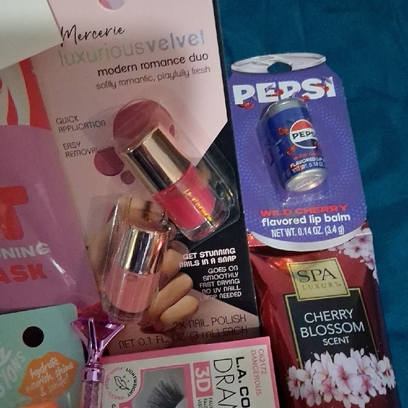 15 Peice MAKE UP AND BEAUTY.12JEWL BUNDLE.SEE PICS.PLZ...ASF!NWT Each Differant. - Picture 7 of 8